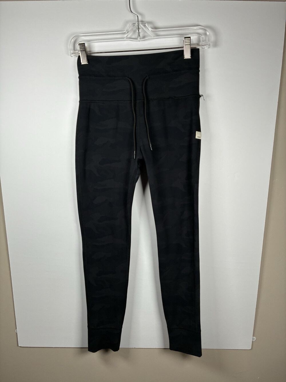 Vuori Daily Leggings Black Camo High Rise Drawstring Sz S Athleisure 24 Inseam